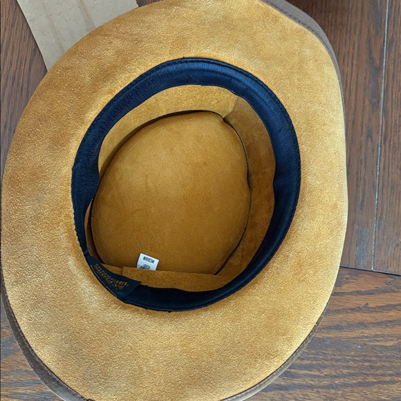 HENSCHEL SKULLYS LEATHER HAT - Picture 6 of 7